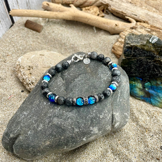 Bracelet homme DARK BUT SPARK – perles de larvikite 8 mm, donut signature et fermoir argent 925