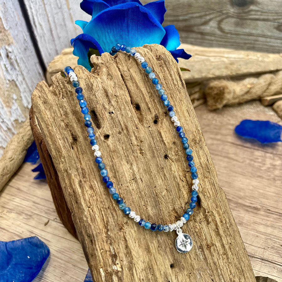 NORTH STAR NECKLACE IN KYANITE BEADS AND NORTH STAR PENDANT IN 925 SILVER