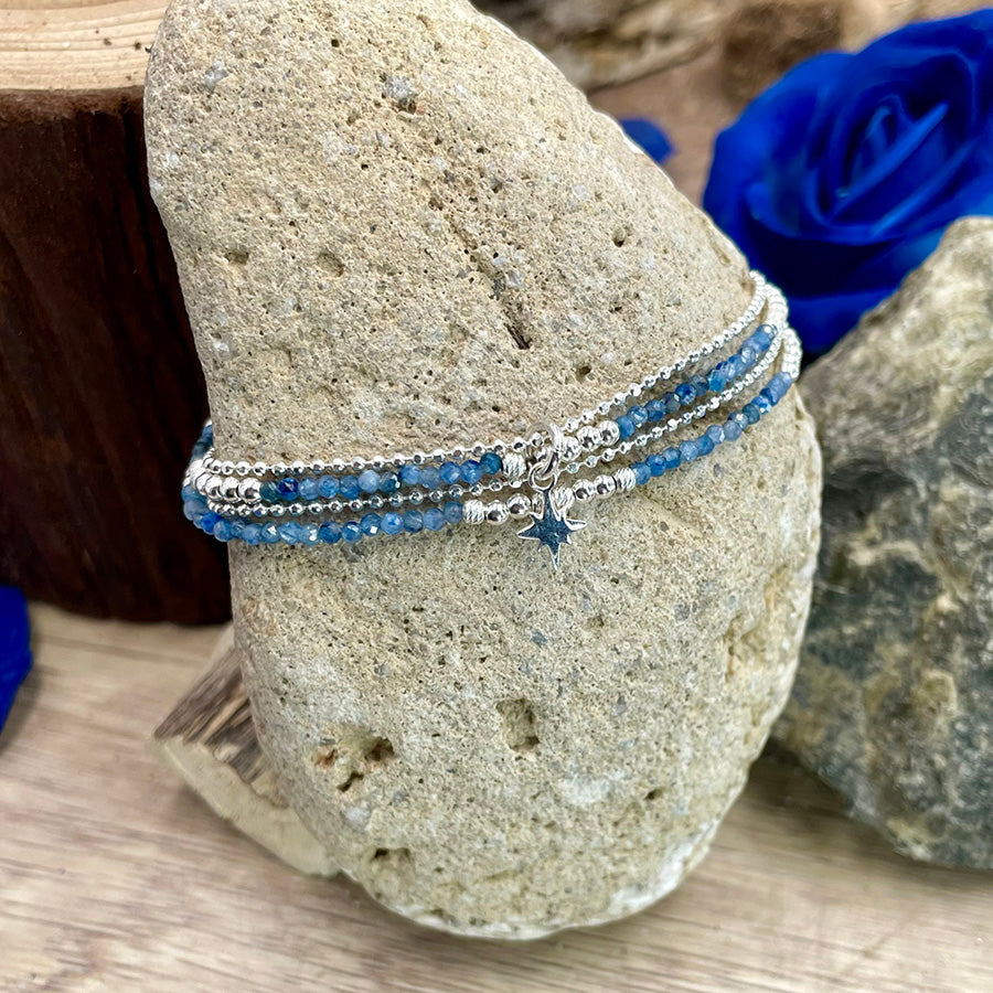 NORTH POLE MULTI-ROW BRACELET IN KYANITE BEADS AND POLAR STAR PENDANT IN 925 SILVER