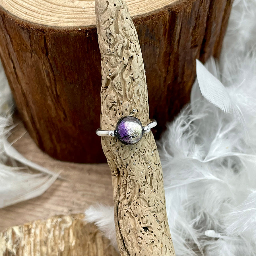 GALAXY PURPLE BAGUE AVEC UNE PERLE EN VERRE PHOSPHORESCENTE COULEUR POURPRE ET ARGENT 925