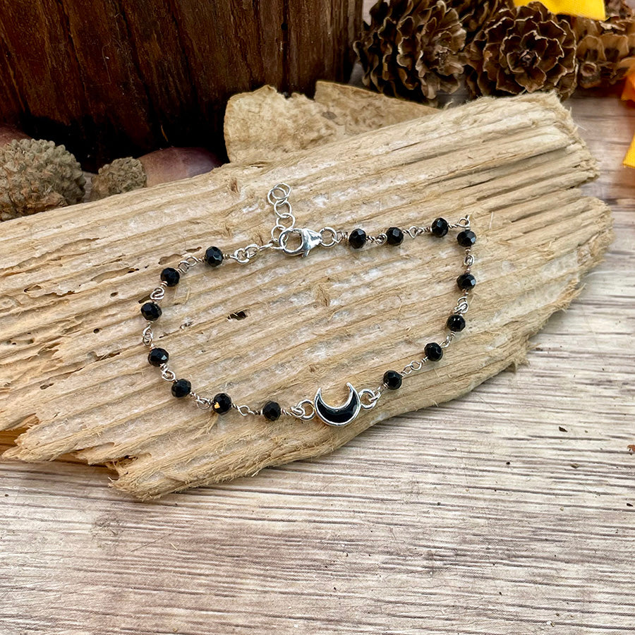 ECLIPSE BRACELET CHAÎNE PERLÉES EN SPINELLE ET PENDENTIF LUNE  EN ARGENT 925