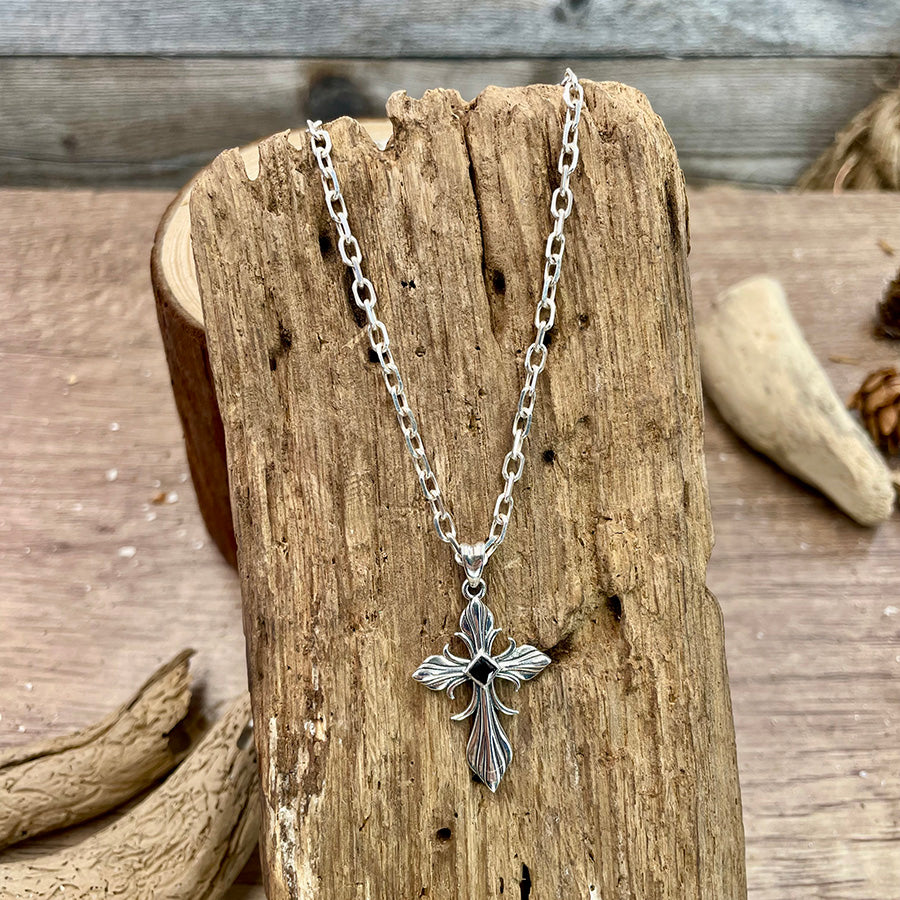 TRUE STORY COLLIER HOMME CHAÎNE FORÇAT ÉPAISSE AVEC PENDENTIF CROIX GOTHIQUE PAVÉ D'ONYX ET ARGENT 925