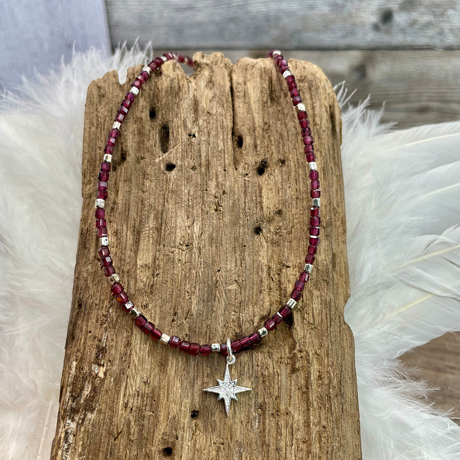 MOLLY PEARL NECKLACE AND GARNET AND 925 SILVER PENDANT