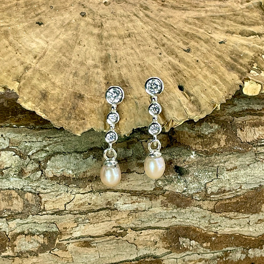 SHELL PEARLS ZIRCONIA AND CULTURED PEARL DANGLE EARRINGS IN 925 SILVER