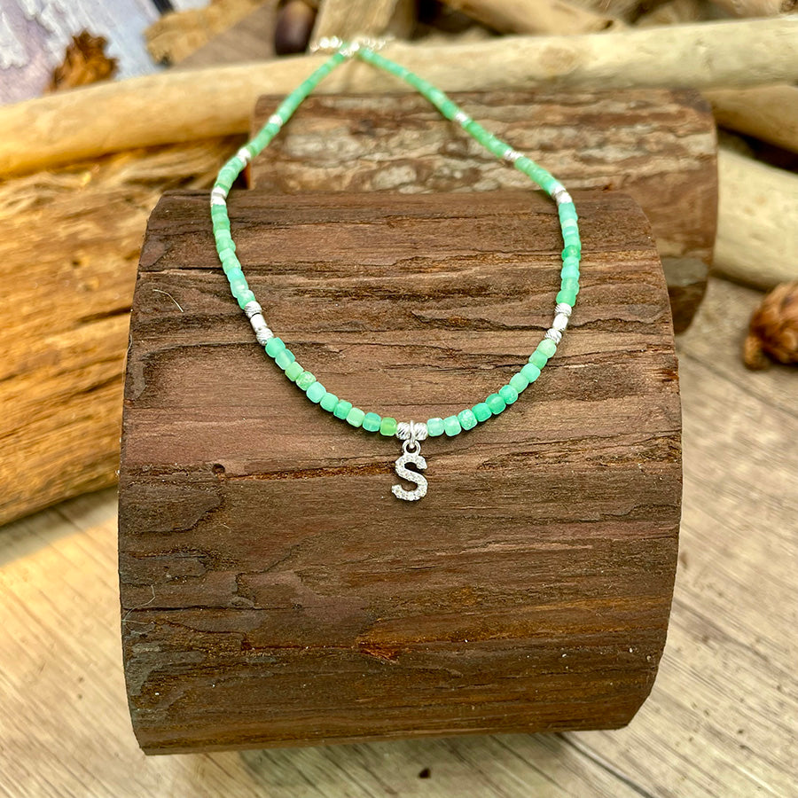 Collier femme SAY MY NAME HONEY en perles de chrysoprase carrées, initiale personnalisable pavée de zircons, argent 925