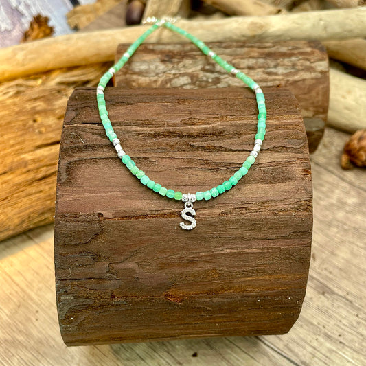 Collier femme SAY MY NAME HONEY en perles de chrysoprase carrées, initiale personnalisable pavée de zircons, argent 925
