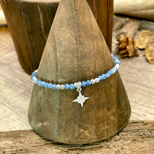 Bracelet femme en perles de cyanite et argent 925 – FOLLOW MY NORTH, étoile polaire pavée & perles diamantées scintillantes