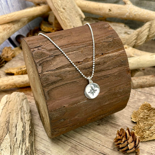 Collier femme en argent 925 – BURN MY GALAXY, médaille étoile du Nord & chaîne boules diamantées