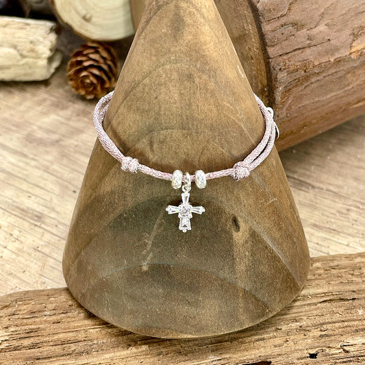 Bracelet femme TIE MY CRUSH en argent 925 – cordon Mokuba soie japonaise rose, croix zircons baguette et perles diamantées