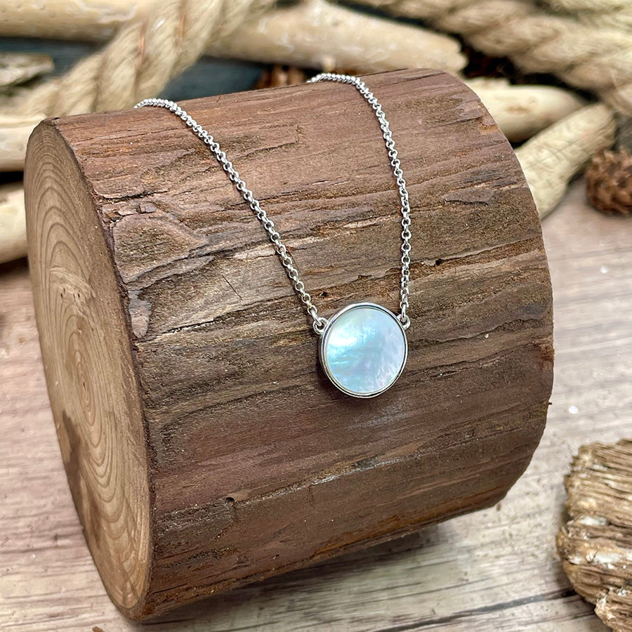 Collier femme en argent 925 – GLOW ME PURE, disque de nacre & chaîne forçat facettée