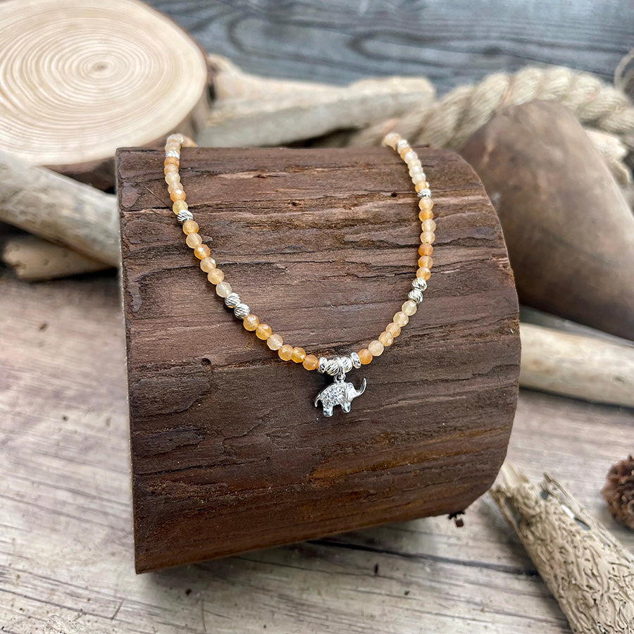 Collier femme WALK MY WAY – perles d’aventurine orange facettées, éléphant pavé de zircons en argent 925