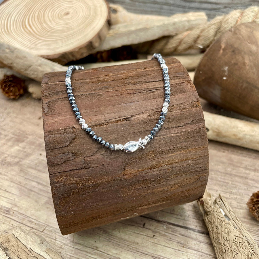 Collier femme CATCH MY SHINE – perles rondelles facettées en térahertz, poisson miroir en argent 925, chaîne d’extension incluse