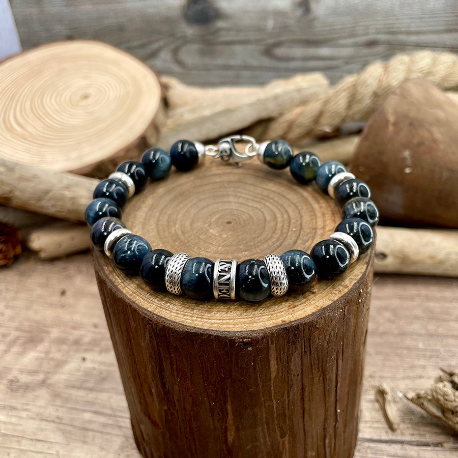 Bracelet homme BLACK PROPHECY – perles d’œil de faucon 10 mm, donut signature et fermoir skull argent 925