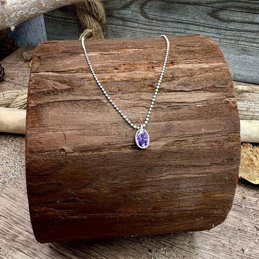 Collier femme TALK PURPLE TO ME – pendentif zircon violet façon améthyste, serti milgrain et chaîne boules facettées scintillantes argent 925