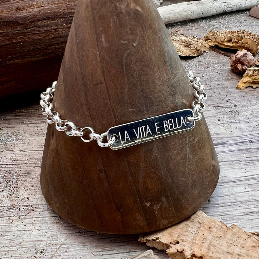 Bracelet femme DEAR LIFE, I'M IN – maille jaseron 5.5 mm en argent 925, plaque gravée LA VITA È BELLA personnalisable