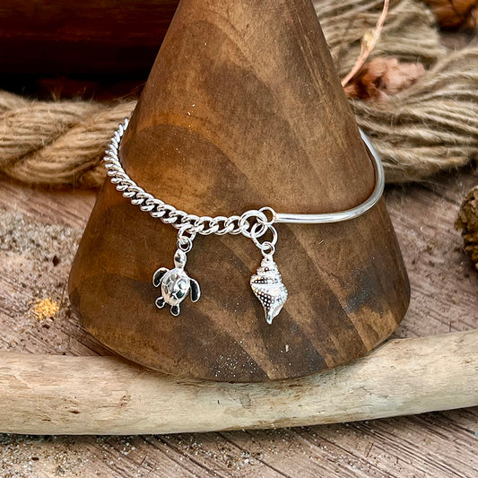 Bracelet femme demi-jonc BAHAMAS, BAE & BLING – maille gourmette épaisse, pampilles tortue et coquillage, argent 925