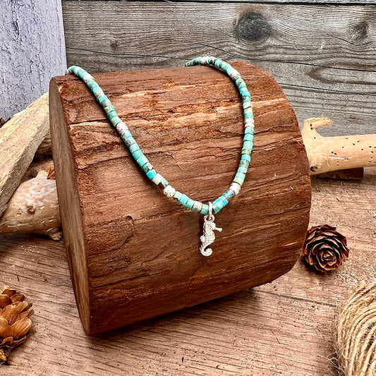 Collier femme SEA U NEVER, BABE – perles heishi turquoise véritable, pendentif hippocampe et perles intercalaires argent 925