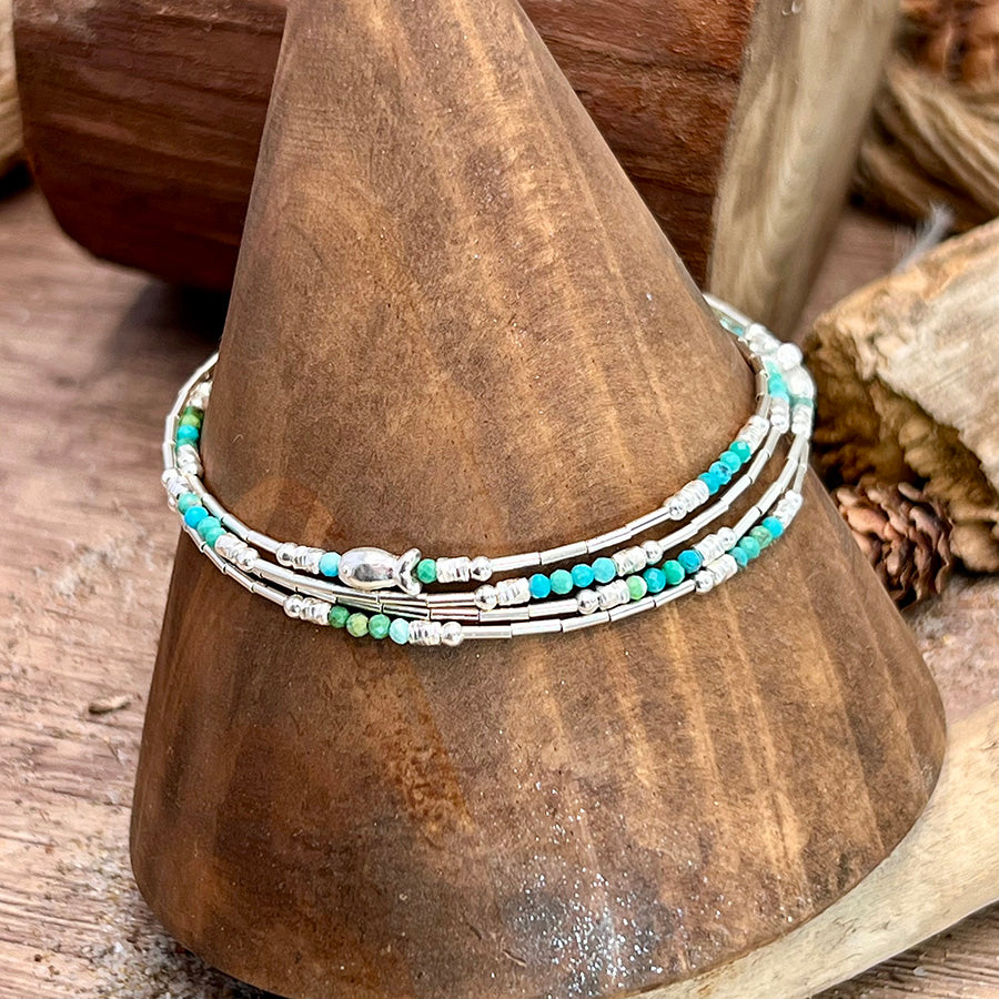 BRACELET femme multi-rang TURQUOISE ON THE ROCKS – perles de turquoise facettées, liquid silver et mini poissons argent 925