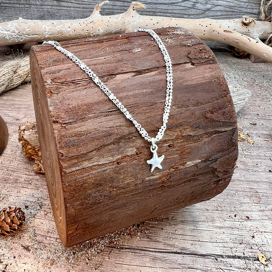 Collier femme double rang THE BEACH IS BACK – chaîne perles émaillées blanches, chaîne boules facettées scintillantes et pendentif étoile de mer argent 925
