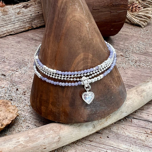 Bracelet femme multi-rang HEART TO KILL – perles de tanzanite, pendentif cœur zircon serti milgrain et argent 925