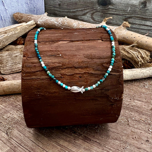 Collier femme DEEP SEA & DIAMOND RULES – perles d’azurite facettées, perles argent 925 et pendentif poisson miroir