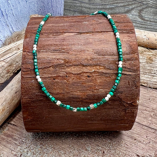 Collier femme NAMASTE & SLAP – perles carrées de malachite, perles carrées facettées en argent 925