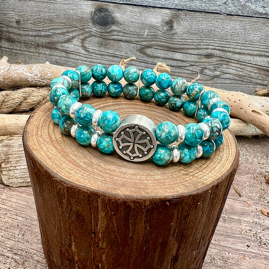 Bracelet homme double rang BLUE HERITAGE – perles de turquoise sud-africaine 8 mm, palet signature croix occitane et argent 925