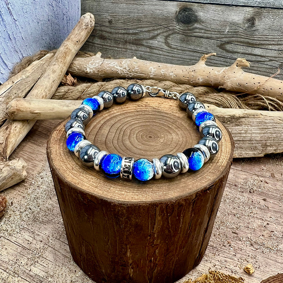 Bracelet homme TOO POLISHED FOR YOU – perles de térahertz 10 mm, perles de verre bleues lumineuses, donut signature et fermoir mousqueton argent 925