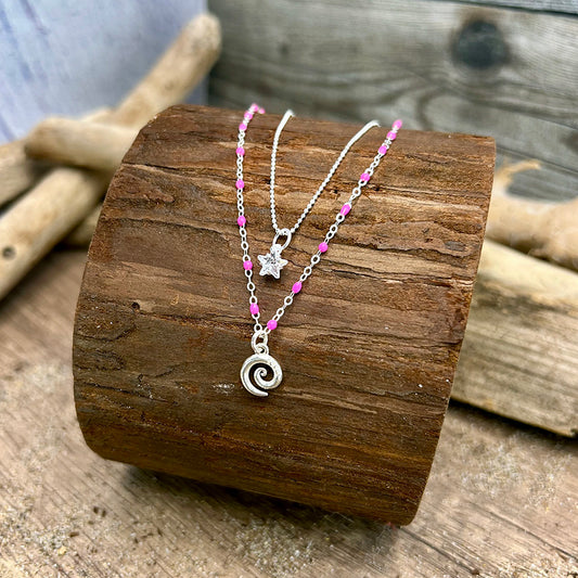 Collier femme double rang PINK ACID & LOLLIPOPS – pendentif spirale en argent 925, pendentif étoile zircon taillé, chaîne perles émaillées rose fluo et maille boules facettées scintillantes