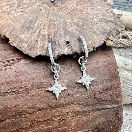 Boucles d’oreilles femme NORTH STAR AFFAIR – créoles serties pendentif étoile du Nord zircon et argent 925