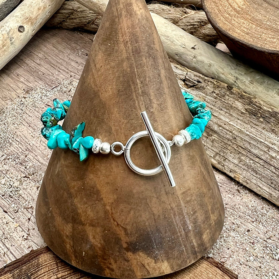 Bracelet femme MOJAVE MOOD – perles chips de turquoise naturelle du Nevada et fermoir toggle oversize argent 925