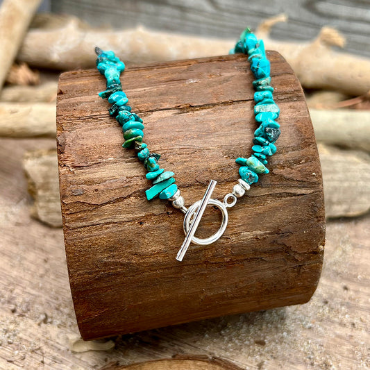 Collier femme BLUE LAGOON, NO ICE – perles chips de turquoise du Nevada véritable, fermoir toggle minimaliste et argent 925