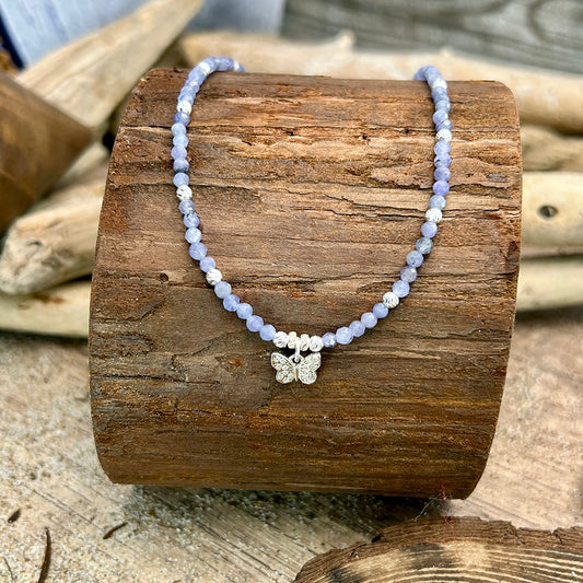 Collier femme FLY ME FABULOUS – perles de tanzanite facettées, pendentif papillon serti de zircons et argent 925