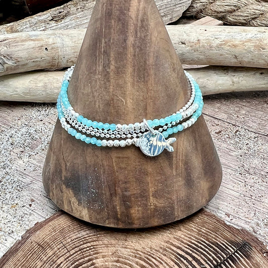 Bracelet femme multi-rang FISH & CHIC – perles d’amazonite facettées, pendentif poisson et argent 925