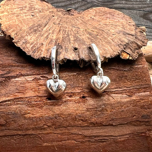 Boucles d’oreilles femme KISS & KILL – créoles pendantes cœur bombé et argent 925