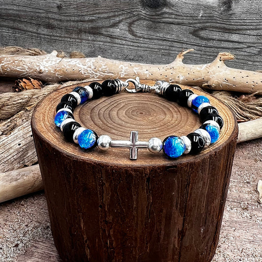 Bracelet homme TROUBLE IN THE HEAVEN – perles d’onyx 8 mm, croix argent 925 et fermoir mousqueton