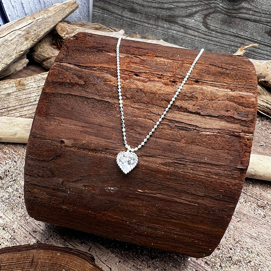 Collier femme BRIGHTER THAN MY FUTURE – chaîne boules facettées scintillantes, pendentif cœur zircon serti milgrain et argent 925