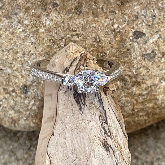 BREAKFAST AT TIFFANY'S BAGUE SOLITAIRE ZIRCONS EN ARGENT 925