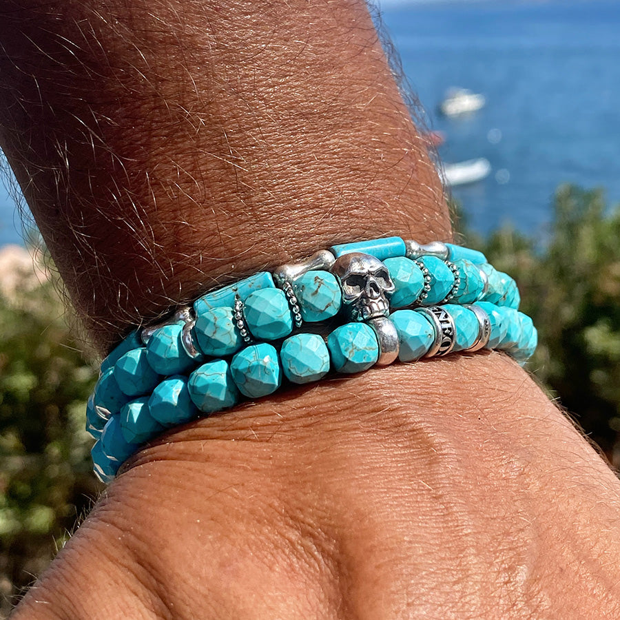 TEAL BRACELET HOMME EN PERLES DE TURQUOISES CARRÉES ET INTERCALARE CROIX EN ARGENT 925