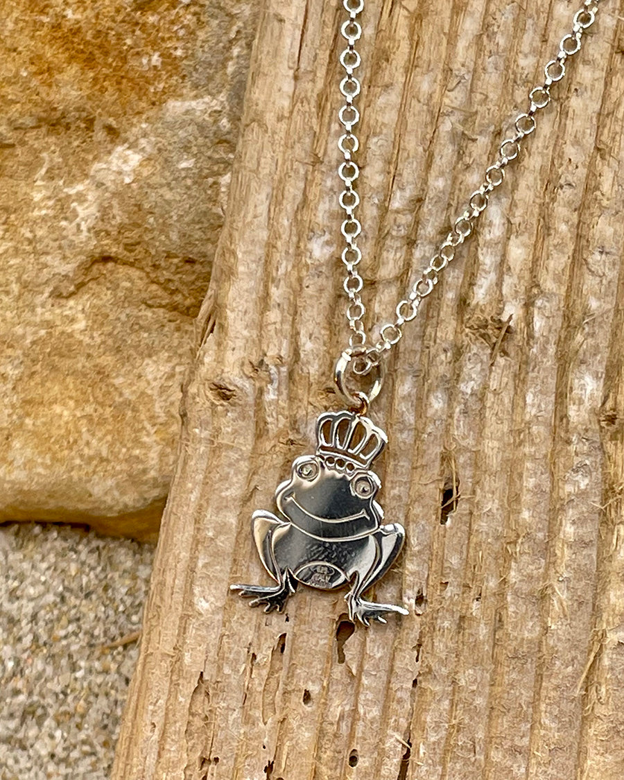 UN JOUR MON PRINCE....COLLIER ENFANT CHAÎNE MAILLE FORÇAT RONDE ET PENDENTIF GRENOUILLE EN ARGENT 925