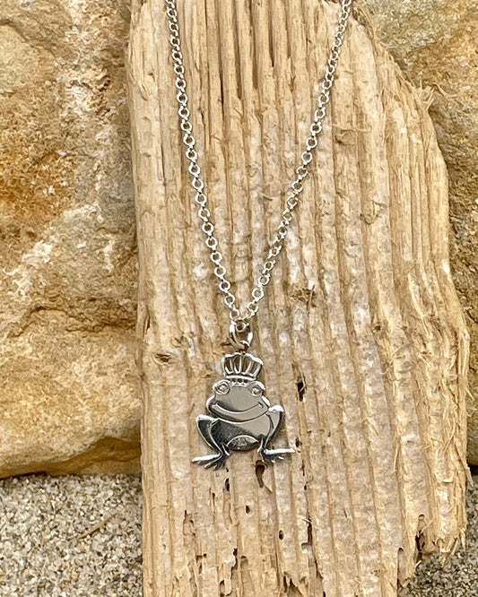 UN JOUR MON PRINCE....COLLIER ENFANT CHAÎNE MAILLE FORÇAT RONDE ET PENDENTIF GRENOUILLE EN ARGENT 925