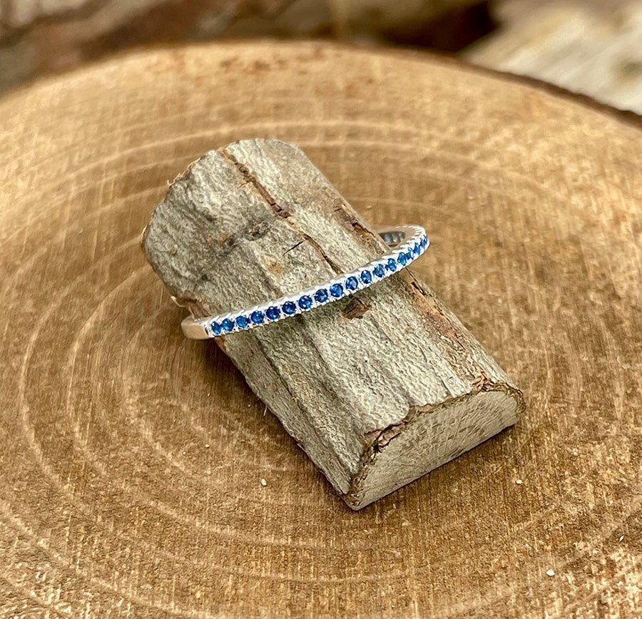 Bague alliance fine zircons bleus pavés femme argent 925 BLUE IS NEVER ENOUGH – bijoux fait main en argent 925 | Pitch & Néo