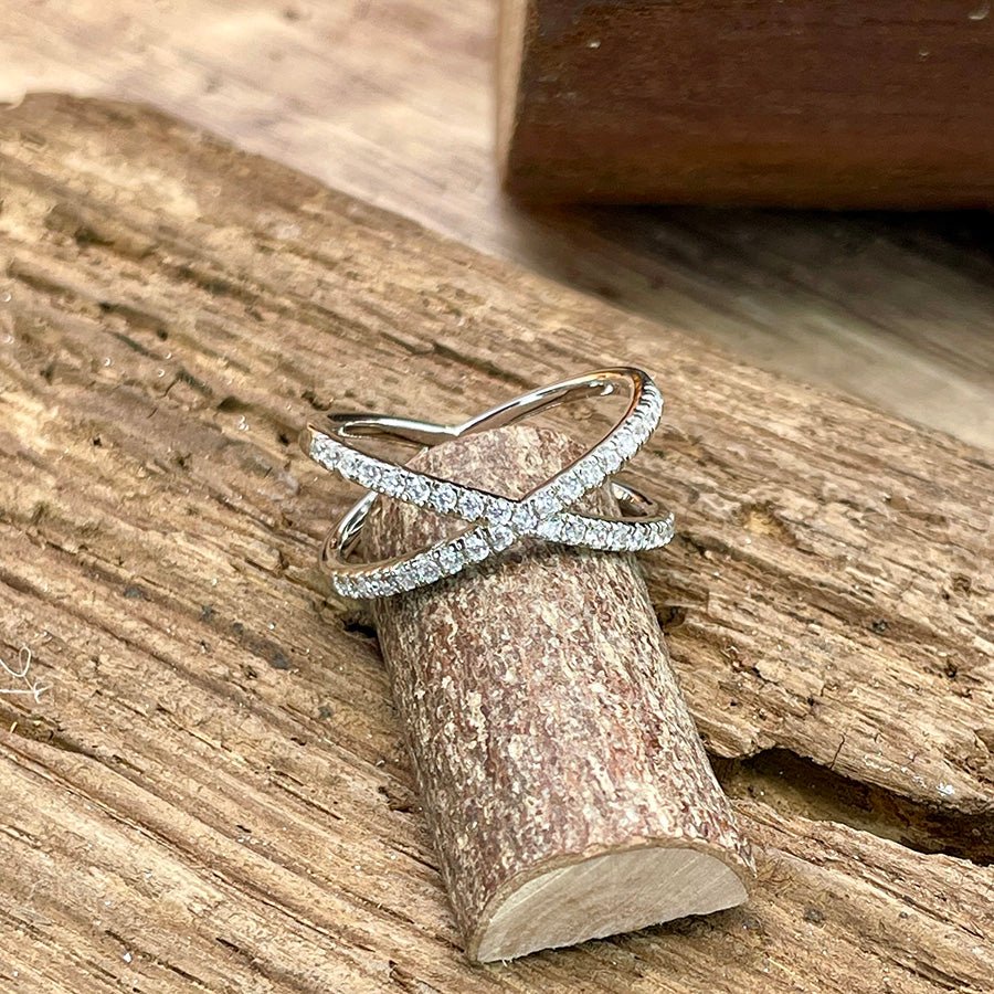 Bague femme CROSS YOUR DESTINY – bague croisée sertie de zircons façon diamant en argent 925 – bijoux fait main en argent 925 | Pitch & Néo