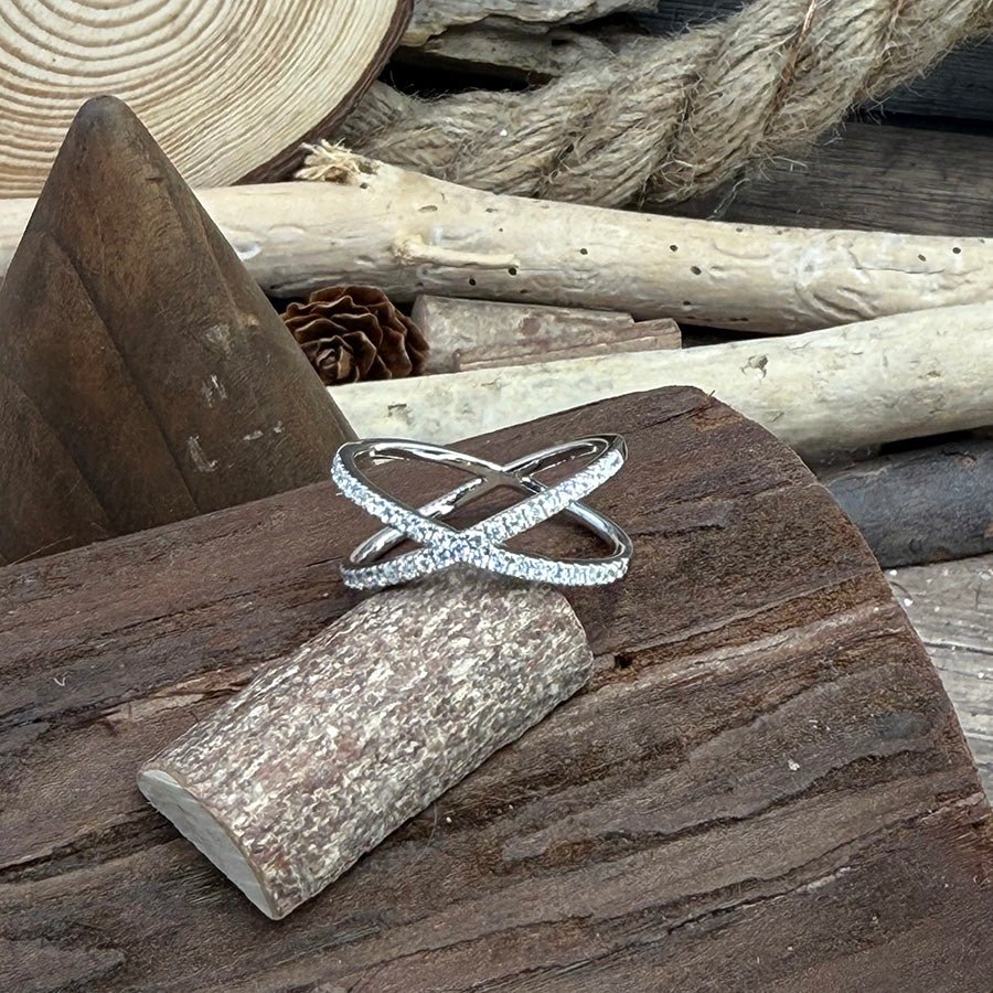 Bague femme CROSS YOUR DESTINY – bague croisée sertie de zircons façon diamant en argent 925 – bijoux fait main en argent 925 | Pitch & Néo