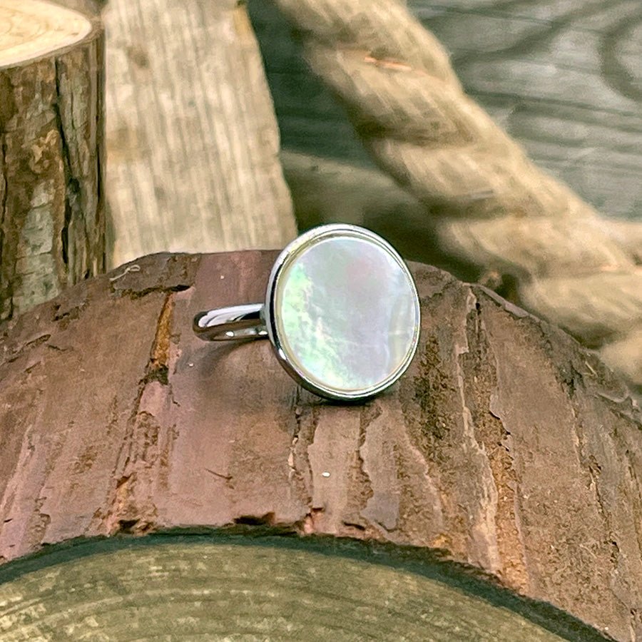 Bague femme en argent 925 – LUXE SHELL BABE, cabochon de nacre véritable – bijoux fait main en argent 925 | Pitch & Néo