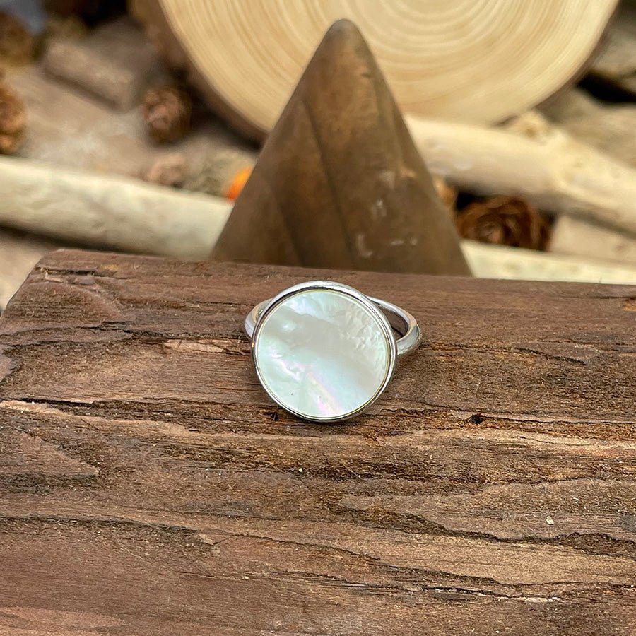 Bague femme en argent 925 – LUXE SHELL BABE, cabochon de nacre véritable – bijoux fait main en argent 925 | Pitch & Néo