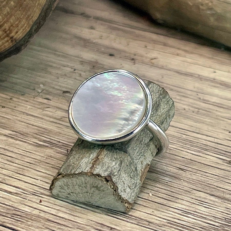 Bague femme en argent 925 – LUXE SHELL BABE, cabochon de nacre véritable – bijoux fait main en argent 925 | Pitch & Néo