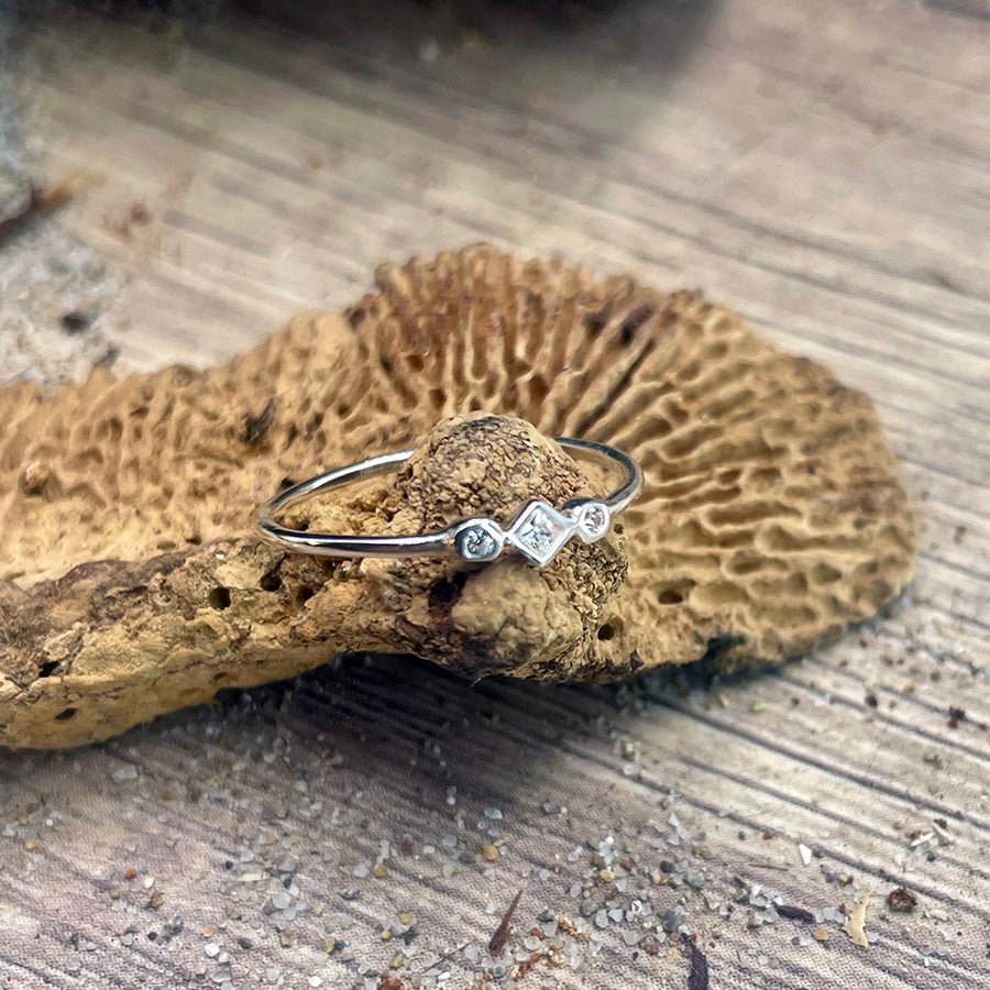 Bague femme en argent 925 – TRIPLE CRUSH, SWEETHEART, zircons façon diamant losange & ronds – bijoux fait main en argent 925 | Pitch & Néo