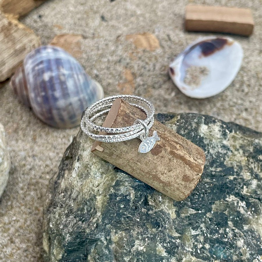 Bague femme LICK MY FISH – argent 925 et pendentif poisson gravé, multi - anneaux facettés – bijoux fait main en argent 925 | Pitch & Néo