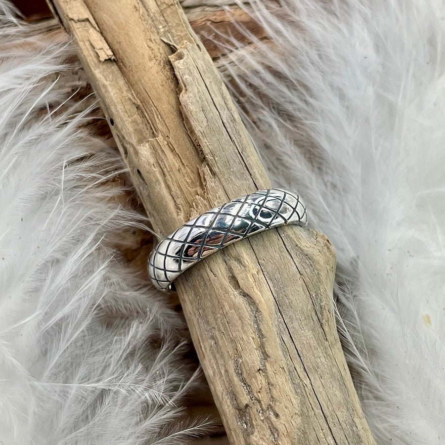 Bague femme LICK MY SIN – anneau bombé en argent 925 motif peau de serpent – bijoux fait main en argent 925 | Pitch & Néo